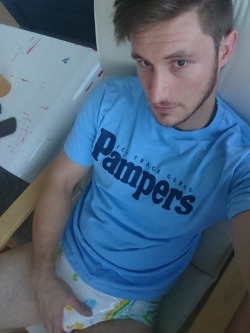 domini90:I love to wear pampers 