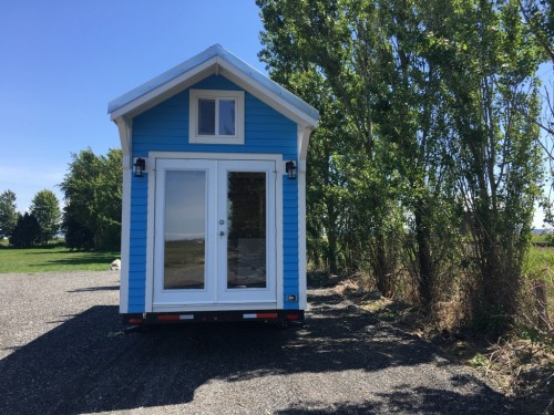 CUTE BLUE TINY HOUSE tinyhouselistings.com/listing/delta-bc-canada-12-for-immediate-sale-blu