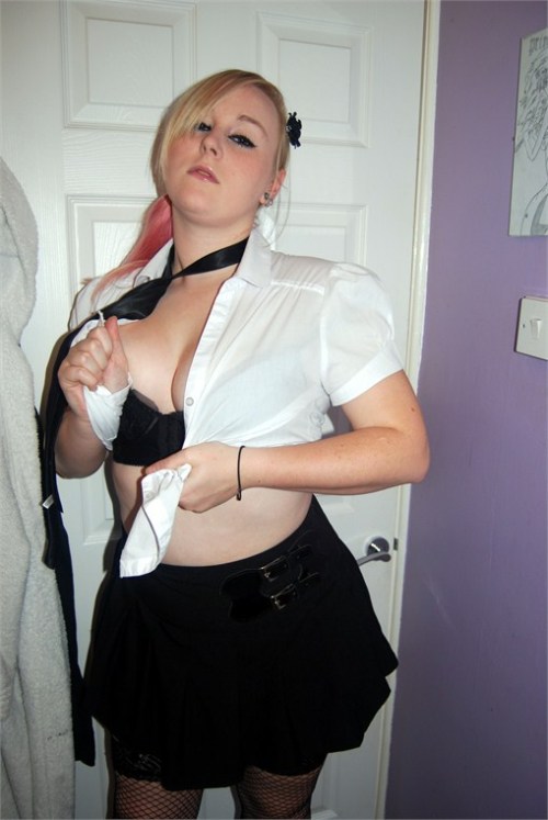 chavslutsandslags:  britainsfinestladies:  Lottie - Fareham  Chunky Tart!