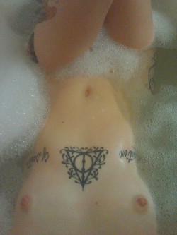 secretletterswithinvisibleink:  Bathtime boobs  Wow