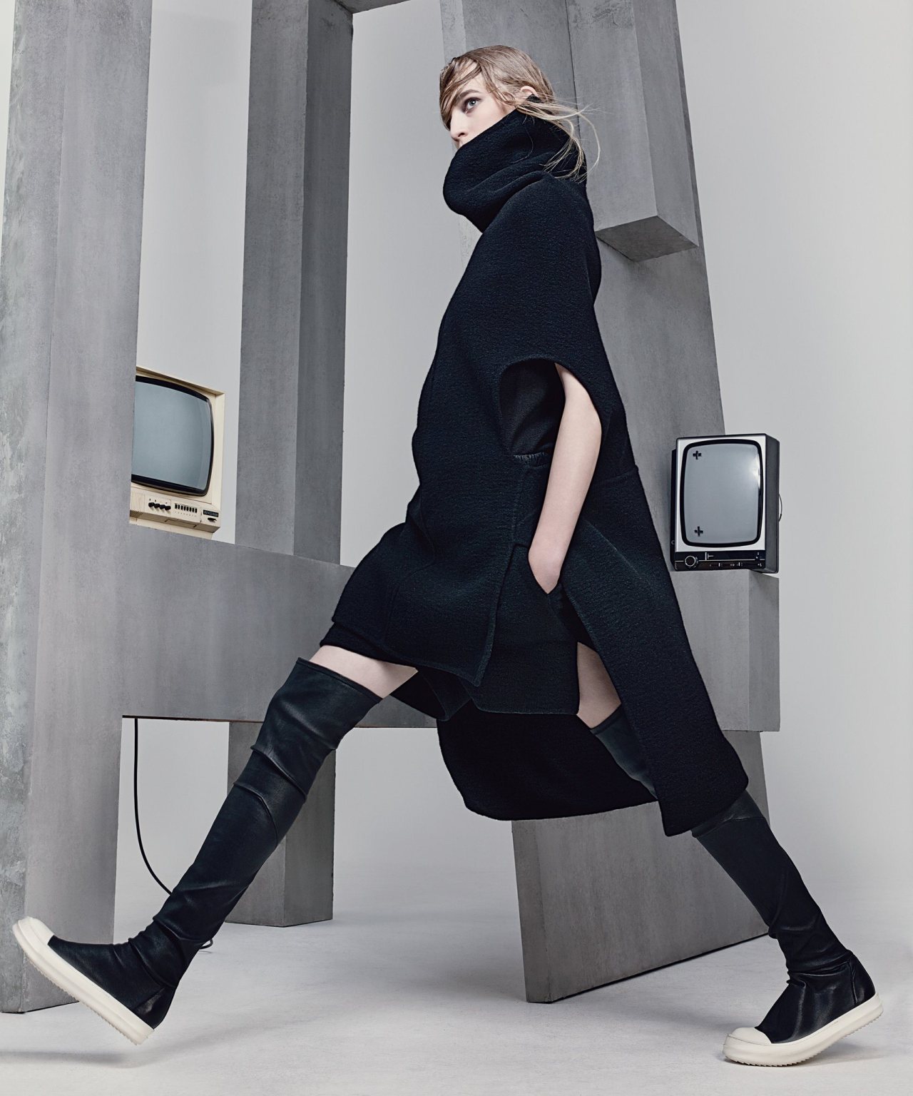 stormtrooperfashion:  Vanessa Axente and Lexi Boling in “The Big Easy” by Craig