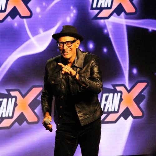 My shots from the @jeffgoldblum panel at #fanx18!!The best bit was reading the tweets. “We s