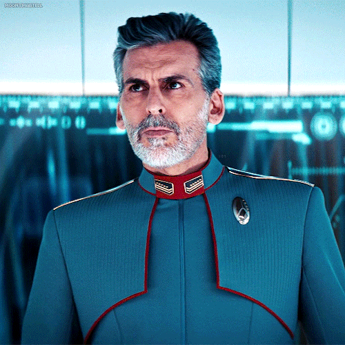moonymartell:Star Trek: Discovery continuing to provide us with Hot Older Men™ every season