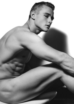 handsomemales:  jesse lombardo by james demitri 
