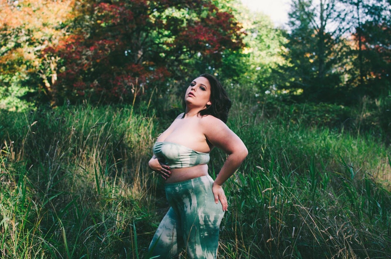 ohgeebooboo:  I love all the colors in this photo.  Model: @ohgeebooboo  Photographer: