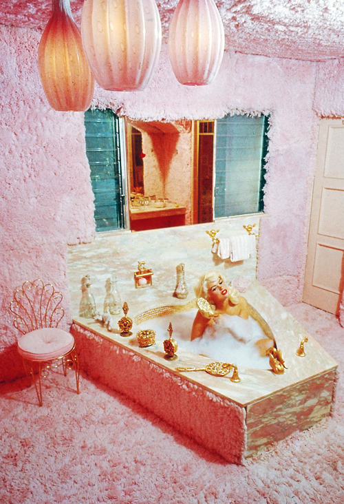 vintagegal:  Jayne Mansfield in her heart-shaped bathtub in the pink carpeted bathroom