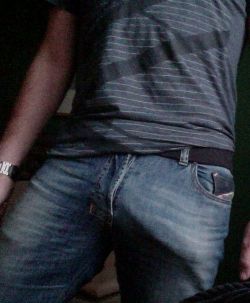 bulgeb:  Big Bulge       @bulgegrab        Hairy-Chest