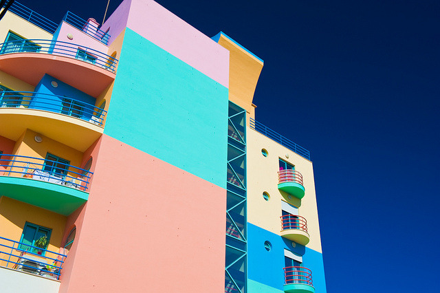 mexicanist:  Art Deco in Albufeira by Allard Schager on Flickr. 