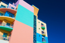 mexicanist:  Art Deco in Albufeira by Allard