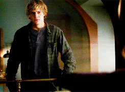 evan–langdon:  love birds <3 -L