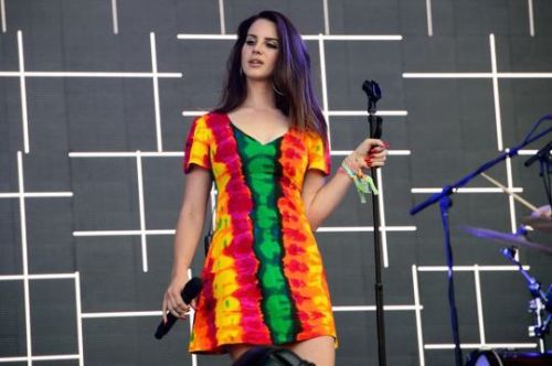 pinupgalore-lanadelrey: Lana Del Rey performing at Glastonbury