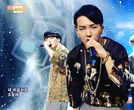 minoins:mino + lip biting