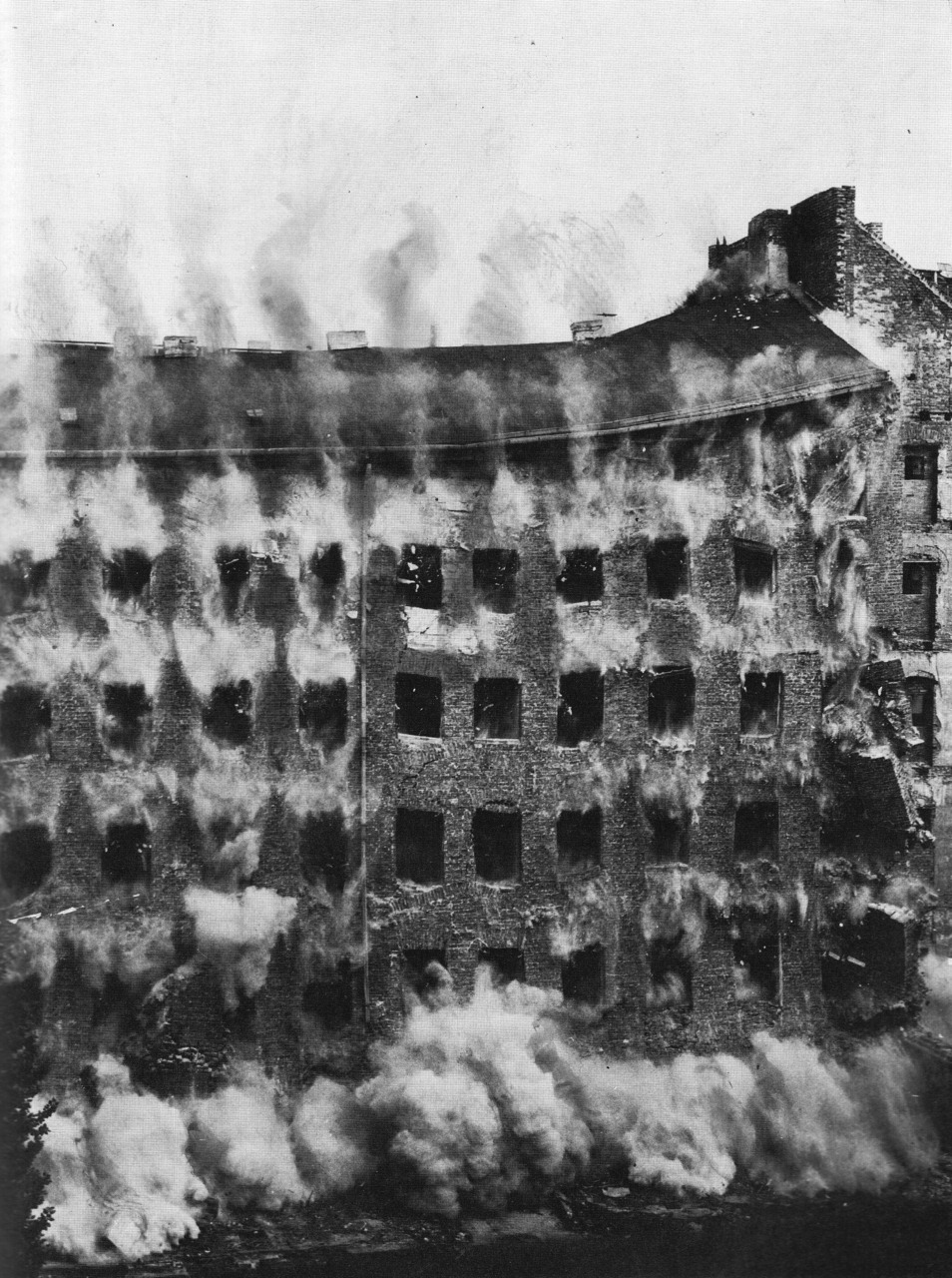 fw1991:  Unknown Photographer, Demolition of a building - Kösliner Strasse, Berlin,