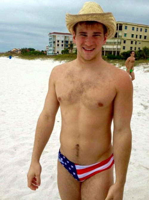 broswithoutclothes:  AMERICAN FUN FACT #17: though letting our flag touch the ground is technically a crime, wearing a nylon version and wrapping it tight over our junk is highly encouraged  I want to wear a speedo like this to a beach