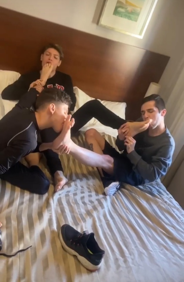 Teen Boy Feet Lick