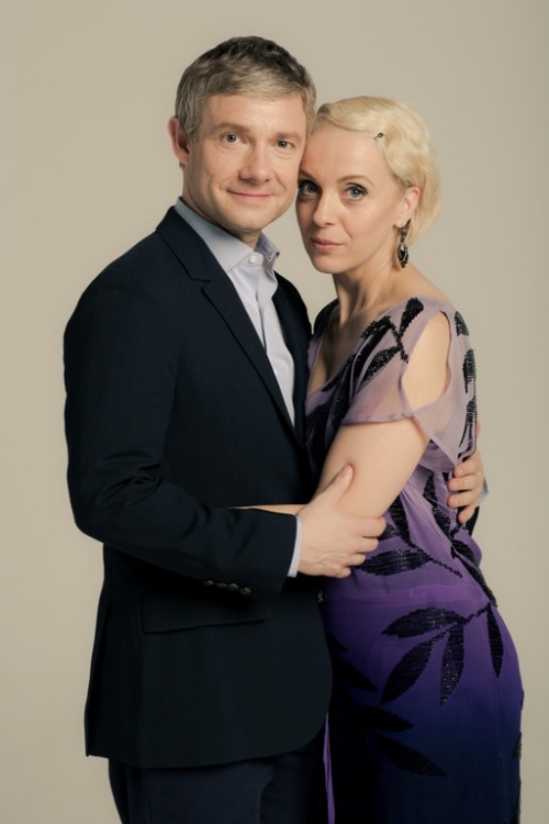 nixxie-fic:  Isn’t this a lovely pic! found it on a Hungarian site (x) & it’s a total unseen for me. Don’t they look lush together. (It didn’t show up anywhere else on google images or any website I tried.) Very rare/unseen BBC Sherlock Season
