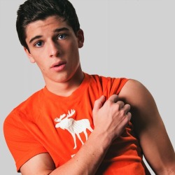 those-cute-boys:  canadianandgay:  Sean O’Donnell &lt;3  Click Here for more cute boys 