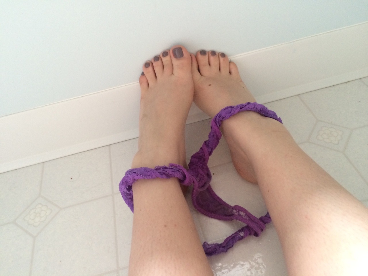 suckerforabarebelly:  jpangel101:  Hot tumblr girl posts pics of her great body,