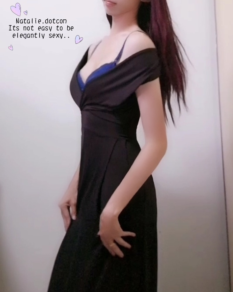 nataliejuan91:  Some ppl wan see cleavage.. Some ppl wan see long dress.. Some ppl