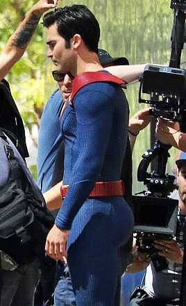Sex zacefronsbf:  Tyler Hoechlin on the set of pictures