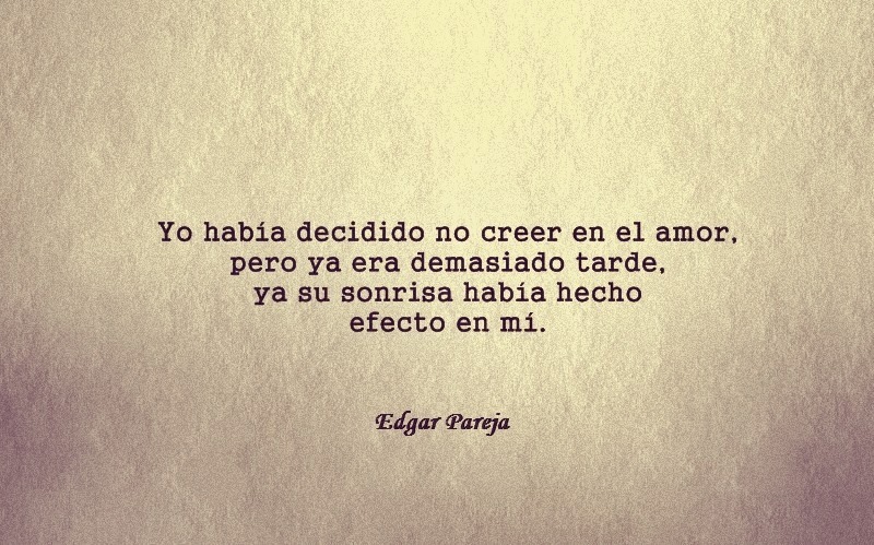 sweet-crimson-love:  Yo había decidido no creer en el amor, pero ya era demasiado