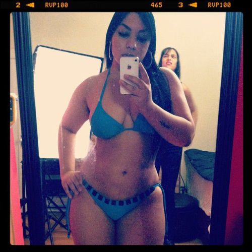thickleggz:  Marleny Nunez: Thick Spanish Mami Click here for more Thick Leggz.    Submit your Leggz HERE!