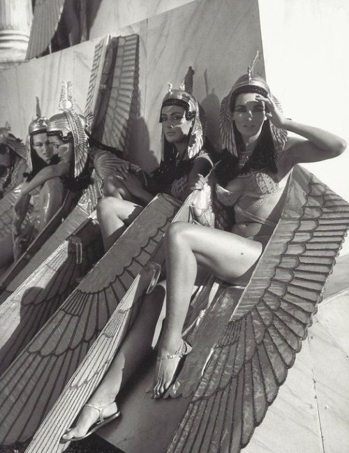 nostalgia-eh52:1963 Extra relaxing on the set of Cleopatra