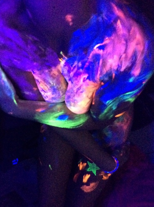 1oveisallyouneed:  Black light paint- so sick