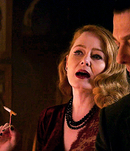 auntzees:Zelda Spellman wearing That Gown™ again in Chapter Sixteen: Blackwood