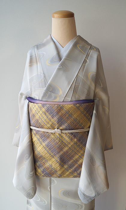 Quiet and refined ryuusui (running water) kimono, paired with an amazing gold thread lattice obi (se