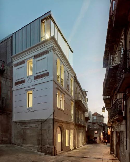 archatlas:       Property Registration Offices in Spain  Property Registration Offices by Irisarri Piñera Arquitectos seeks a balance between a joint organization, and not give up the presence of clustered buildings, between get a sense of unitary