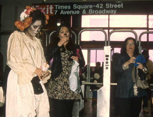 imshootingfilm:Halloween in the New York’s subway in the 1980’s by Steven Siegel