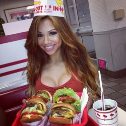 dimesontumblr:  @dannieriel ..suddenly I’m hungry for in n out lol.. || #thedimesoninstagram #dime #dimelife #beautifulgirls #innout #fitgirls #girlswithabs #smile #model