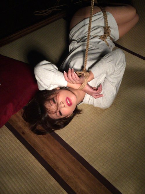 justscreenshots:  Shibari Naka AkiraModel Honoka Takigawa