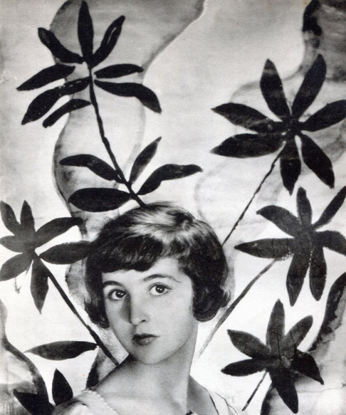 inland-delta: Cecil Beaton, Lady Pamela Smith, 1930