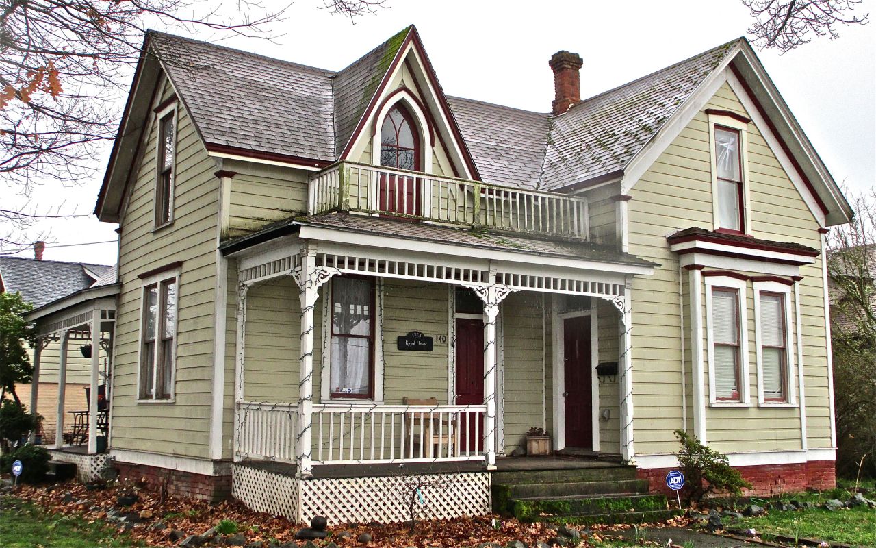 toadbaby:  1873 house in Albany, Oregon. The Royal House 
