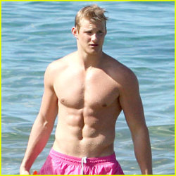 male-celebs-naked:  Alexander Ludwig 1See