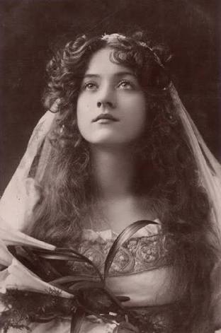 poetrylesbian:Hi can I please look at (and like) probably-gay silent film actress Maude Fealy for th