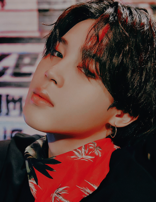 jung-koook: 2022 season’s greetings preview cut #2 This punk aesthetic is bringing me back to Wa