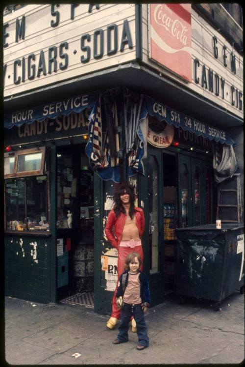 1973 New York Dolls photo shoot: Johnny Thunders and unknown little boy. Photo by Toshi.    &nb