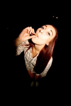 ladyj-missblunt:  #girlswhosmokeweed