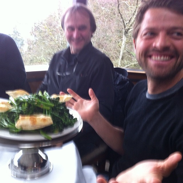somehuntersloveangels:  mfluder42:  Presenting Director Misha Collins   They’re