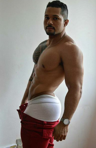 adictoalosculones:  Pinche culototototote de Alexandre (big booty Alexandre)😲😳😍😈🍑👅🍆💦