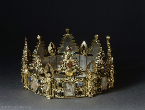 AN INCOMPLETE HISTORY OF MEDIEVAL ART XVII: LOUIS IX AND THE CROWN OF LIÈGE
In 1239 Louis IX paid the enormous sum of 135,000 livres for a collection of Passion relics, including the Crown of Thorns, wood from the True Cross, and nails used to affix...