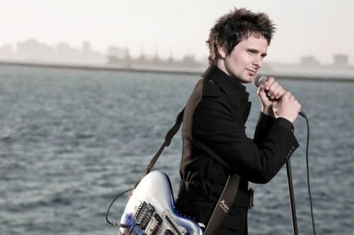 museun: Matthew Bellamy shoots from Starlight by ejen chuang, c. 2006