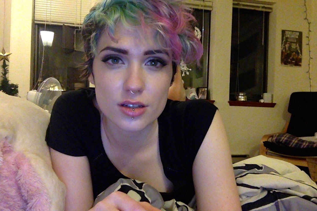 casualdorkpatrol:  I only look really sexy when I’m alone at home??? 
