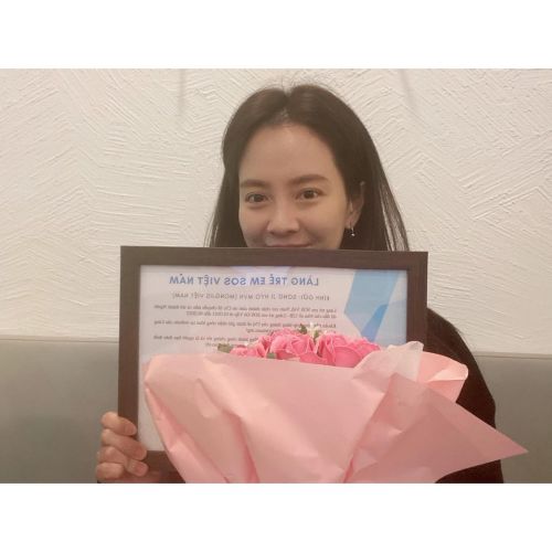 Song Ji-Hyo IG Update | 04022021베트남 팬 여러분여러부우운덕분에 감사한 나날들이에요…마음만 함께 응원해주셔도 되는데..정말 행복한 올해네요&h