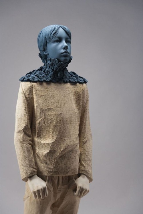 nouralogical: Wooden sculptures by Willy Verginer