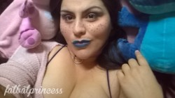 fatbatprincess:  fatbatprincess:fat ass alien babe lands, makes crater in your bed, demands to see your leader. which in your case, of course, is in your pants. loser. make yourself useful~!rocket fuel and stardust highlighter ain’t cheap~!!💰 IndieBill💸