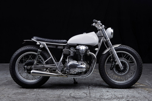 XXX caferacerpasion:  Kawasaki W650 Brat Style photo